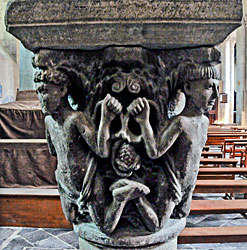 アトラスの柱頭彫刻　Le chapiteau des Atlantes