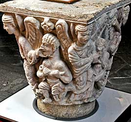 四天使と四つの風の柱頭彫刻　Le chapiteau des vents 