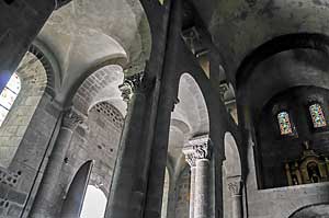 オルシヴァルのノートルダムバジリカ聖堂内　Basilique Notre-Dame d'Orcival 