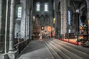 オルシヴァルのノートルダム教会内部　Basilique Notre-Dame d'Orcival 