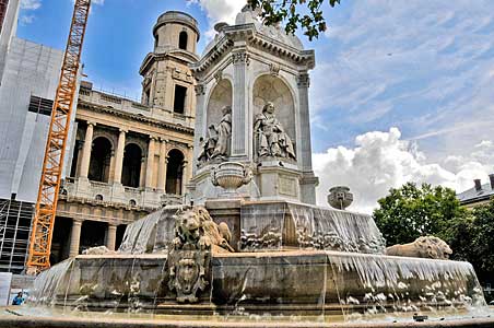 サン・シュルピス教会（パリ）前の噴水