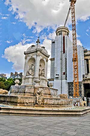 サン・シュルピス教会（パリ）前の噴水