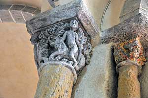 サン・ネクテール　ノートル・ダム教会周歩廊の柱頭彫刻　フランス・オーヴェルニュ地方ロマネスクの旅　Notre-Dame-du-Mont-Cornadore de Saint-Nectaire
