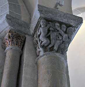 サン・ネクテール　ノートル・ダム教会周歩廊の柱頭彫刻　フランス・オーヴェルニュ地方ロマネスクの旅　Notre-Dame-du-Mont-Cornadore de Saint-Nectaire