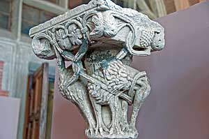 オーギュスタン美術館 ロマネスク彫刻展示室の柱頭彫刻