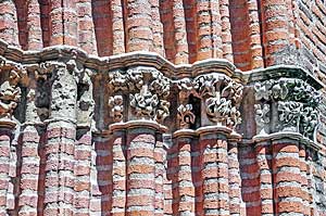 ジャコバン修道院付属教会南扉口の柱頭彫刻