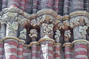 ジャコバン修道院付属教会南扉口の柱頭彫刻