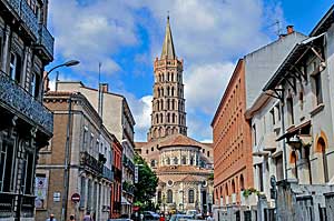 トゥールーズ（フランス）サン・ベルナール通りから見るサン・セルナンバジリカ聖堂
