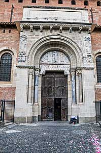サン・セルナンバジリカ聖堂のミエジュヴィル門 トゥールーズ　フランス　La porte Miègeville de la basilique Saint-Sernin de Toulouse France