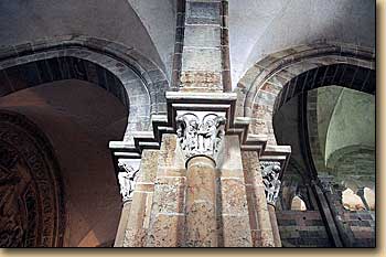 サント・マドレーヌ・バジリカ聖堂ナルテックスの柱頭彫刻 （ヴェズレー）,Basilique Ste-Madeleine de Vézelay,Benedictine Abbey Church of Sante-Marie-Madeleine