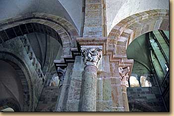 サムソンとライオン　Samson terrassant le lion　サント・マドレーヌ・バジリカ聖堂ナルテックスの柱頭彫刻 （ヴェズレー）,Basilique Ste-Madeleine de Vézelay,Benedictine Abbey Church of Sante-Marie-Madeleine
