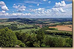聖堂裏の城址テラスから見る景色（ヴェズレー）　Paysage depuis la terrasse de l'ancien château(Vézelay)