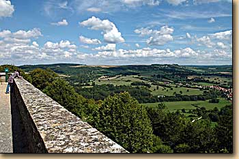 聖堂裏の城址テラスから見る景色（ヴェズレー）　Paysage depuis la terrasse de l'ancien château(Vézelay)