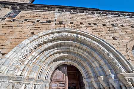 サラルドゥーのサン・アンドレウ教会の扉口　Sant Andreu de Salardú