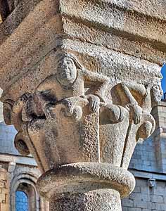 サンタ・マリア大聖堂の回廊と柱頭彫刻　ウルヘル　ウルジェイ　Catedral de Santa Maria d'Urgell