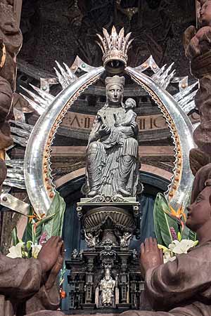 スペイン・カタルーニャ・ソルソナのサンタ・マリア大聖堂　回廊の聖母