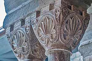 レスタニーのサンタ・マリア教会回廊の柱頭彫刻　Santa Maria de l'Estany