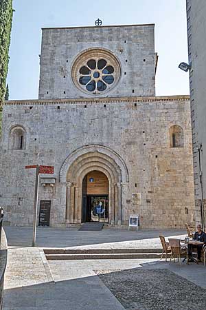 サン・ペレ・デ・ガジガンス教会　ジローナ　Girona スペイン