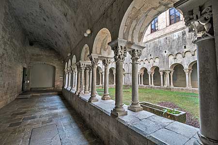 サン・ペレ・デ・ガジガンス教会　ジローナ　Girona スペイン